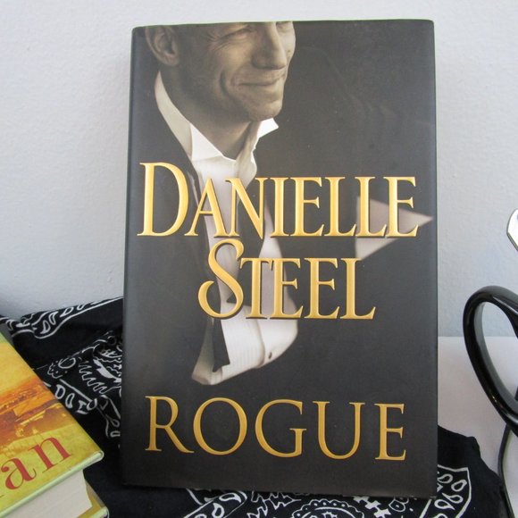 Set of 3 Hard Cover Danielle Steel Novels - Picture 2 of 13
